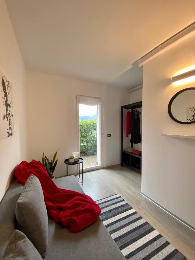 Appartamento Miranda Con Giardino Privato E Pool Bagian luar foto